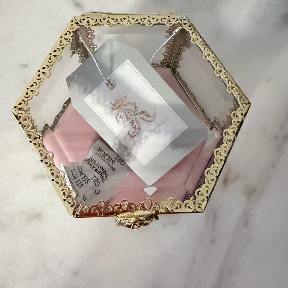 Elegant Gold filigree and Pink bottom Glass Jewelry Box antique style - Picture 3 of 10